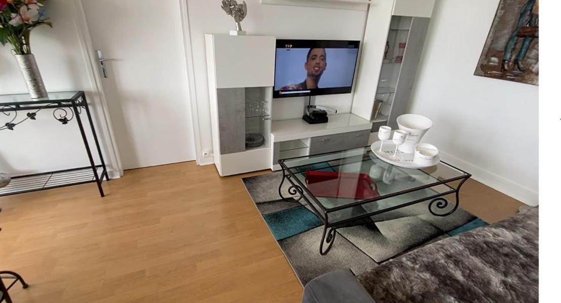 Le Mun-T2, 60M2, Balcons, Parking, Wifi, Linge, Produits, Face A La Gerdarmerie, Vue Cathedrale Reims Exterior foto